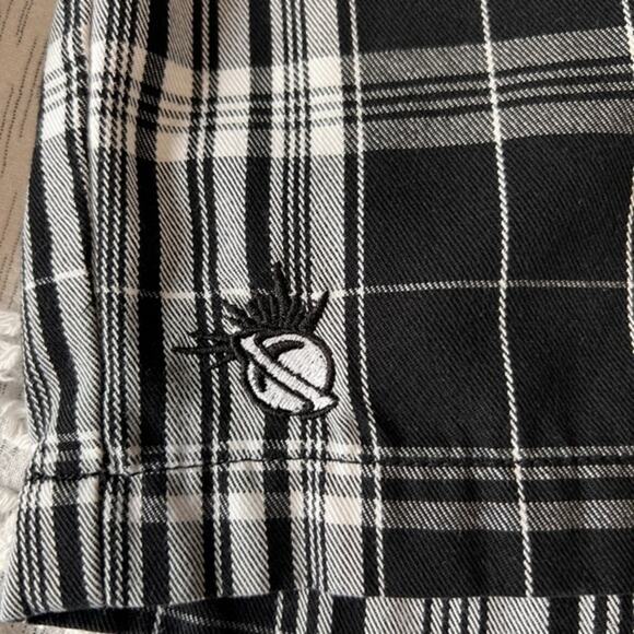 Lost Enterprises Black/White Plaid Checkered Shorts Size 36 - Picture 3 of 6